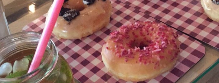 Culture Coffee & Donuts is one of Locais curtidos por Wendy.