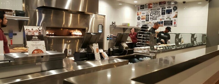 Pieology Pizzeria - Coming Soon is one of Tempat yang Disukai Keith.