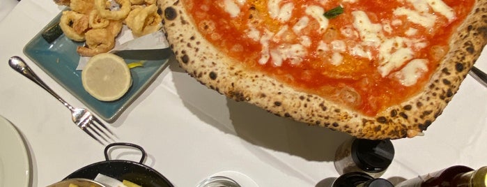 L’antica Pizzeria Da Michele is one of Dmitry's Saved Places.
