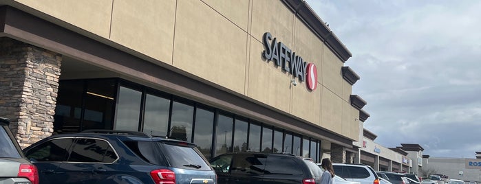 Safeway is one of Emylee’s Liked Places.