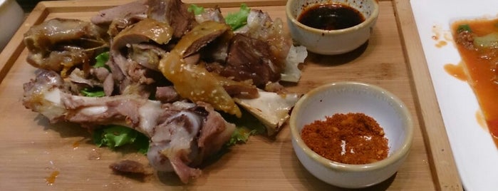 耶里夏丽 is one of 上海美食.
