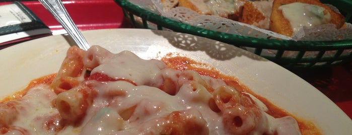 Passariellos Pizzeria & Italian Kitchen is one of Tempat yang Disukai Wendy.