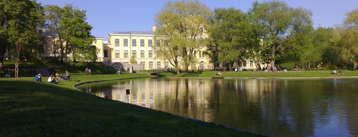 Yusupov Garden is one of Tempat yang Disukai Stanislav.