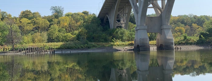 Mendota Bridge is one of John : понравившиеся места.