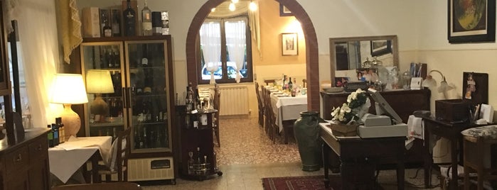 Trattoria Squeri is one of 출장때 갈만한 레스토랑 호텔.