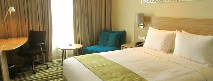 Holiday Inn Express Semarang Simpang Lima is one of Lugares favoritos de Nur.