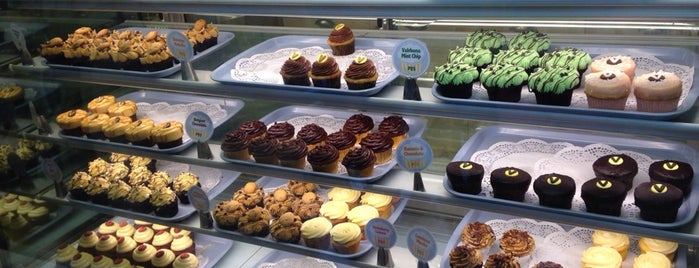 Vanilla Cupcake Bakery is one of Lugares favoritos de 8-bit.