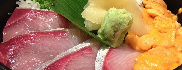 Sushi Sumi is one of Lugares favoritos de Chris.