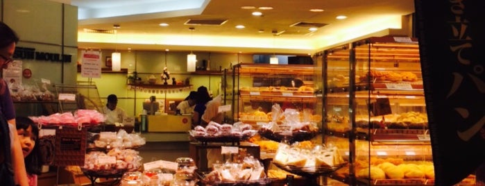 Sun Moulin Bakery is one of Ian 님이 저장한 장소.