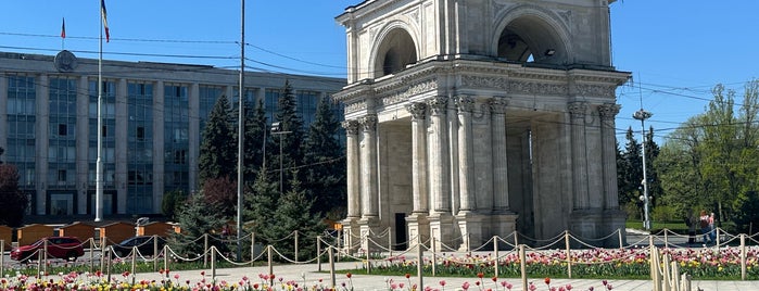 Триумфальная арка is one of Chisinau.