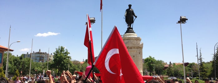 Atatürk Anıtı is one of Lugares favoritos de Hicran.