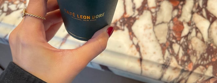Café Leon Dore is one of 🥂Ocasió especial👌🏻.