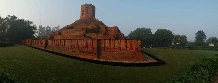 chaukhandi stupa is one of Lugares favoritos de Jesús.