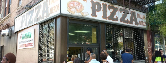 Di Fara Pizza is one of Lugares favoritos de Joe.