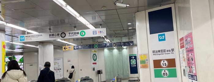 Fukutoshin Line Meiji-jingumae 'Harajuku' Station (F15) is one of 副都心線要町→.