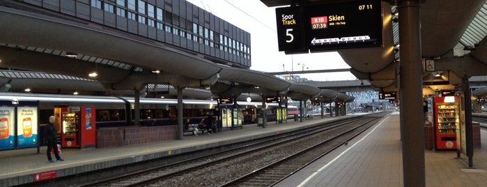 Estación Central de Oslo (ZZN) is one of Norway.