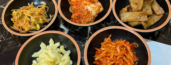 Food Court Korea is one of Lugares favoritos de Winnie.