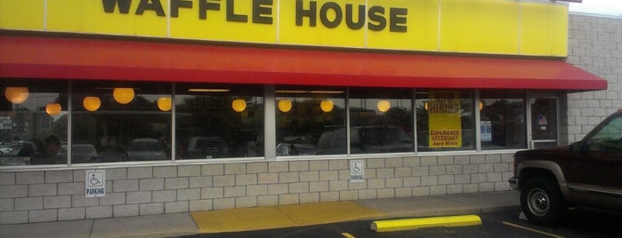 Waffle House is one of สถานที่ที่ Kristeena ถูกใจ.