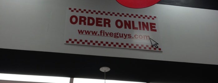 Five Guys is one of N.さんの保存済みスポット.