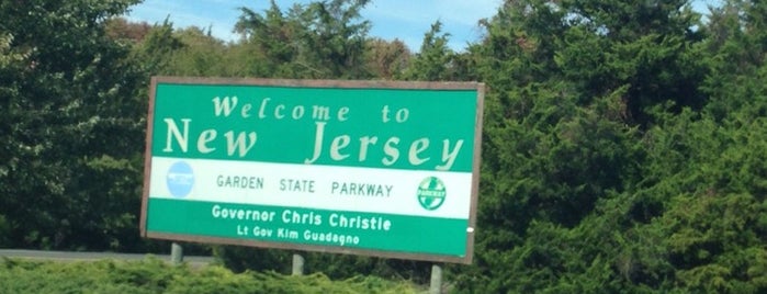 Welcome To New Jersey Sign is one of Eileen'in Beğendiği Mekanlar.
