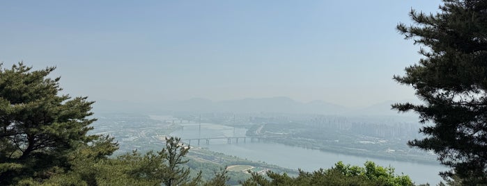 Achasan Mountain is one of Seoul attractions.