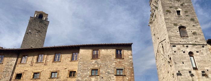 Piazza della Cisterna is one of Tuğba 님이 저장한 장소.