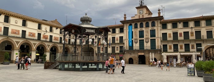 Plaza de los Fueros is one of sitios y eventos.