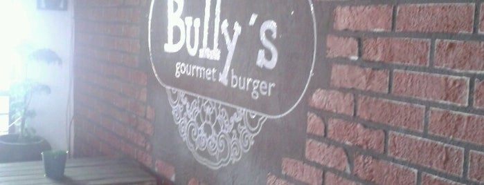 Bully's Gourmet Burgers is one of Tragacha zapopis.