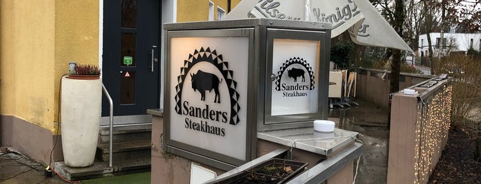 Sanders is one of Essen gehen Nürnberg.