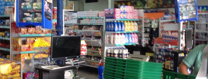 Supermercados Monte Serrat is one of Tempat yang Disukai Heloisa.