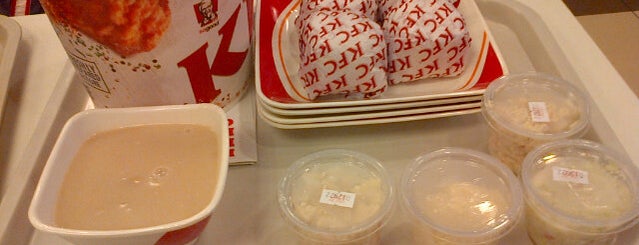 KFC is one of Orte, die Gerald Bon gefallen.