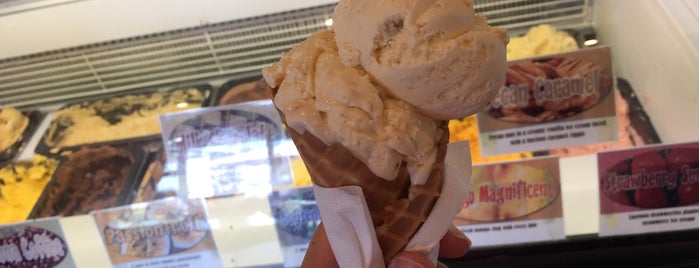 Batemans Bay Ice Creamery is one of Tempat yang Disukai Dave.