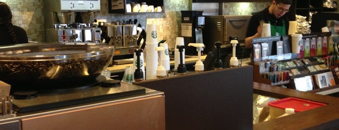 Starbucks is one of Gespeicherte Orte von Ellen.
