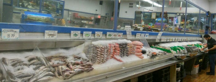Sea & Sea Fish Market is one of Lieux qui ont plu à Marc.