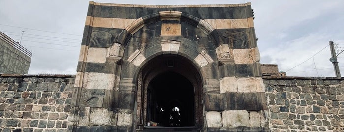 دروازه سنگي|stony gate is one of Iran to go 2.