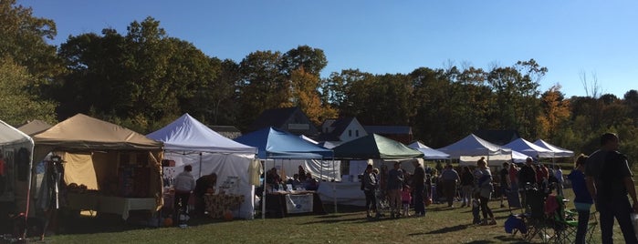 Boothbay Arts and Crafts Show is one of สถานที่ที่ John ถูกใจ.