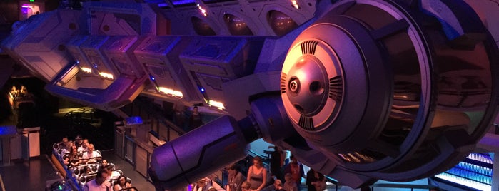 Space Mountain is one of Captainさんのお気に入りスポット.