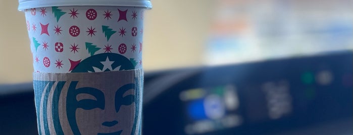 Starbucks is one of Lieux sauvegardés par KENDRICK.