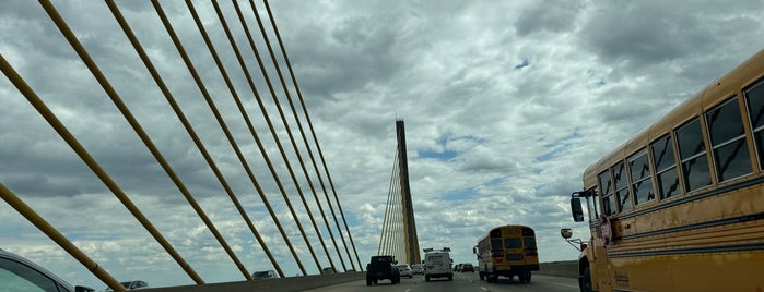 Senator William V. Roth, Jr. Bridge is one of Orte, die Latonia gefallen.