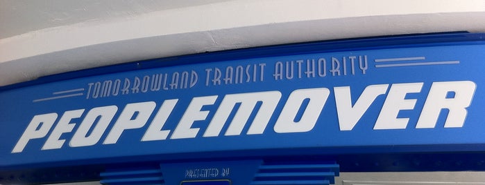 Tomorrowland Transit Authority PeopleMover is one of Orte, die Madi gefallen.