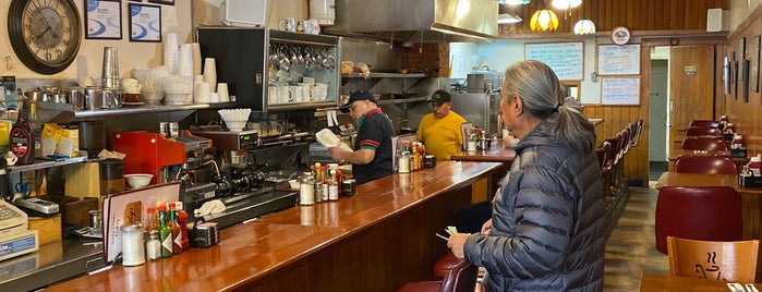 Lundy's Home Cooking is one of Andrew'in Beğendiği Mekanlar.