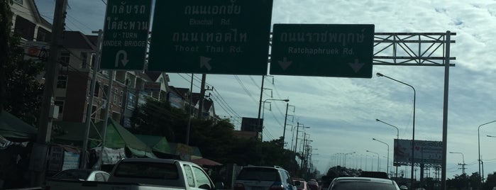 Kanlapaphruek Road is one of Traffic-Thailand.