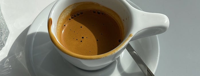 Bon Coffee Roastery is one of Al 7sa.