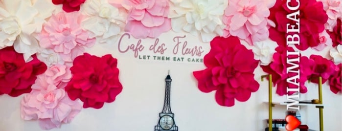 Cafe Des Fleurs is one of สถานที่ที่บันทึกไว้ของ Stephanie.