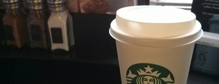 Starbucks is one of Orte, die Roman gefallen.