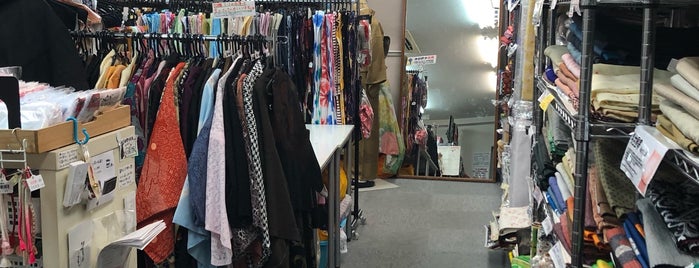 リサイクルきもの福服 is one of 雑貨屋.