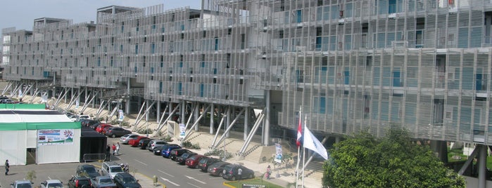 Universidad Ricardo Palma is one of Lugares de luis.