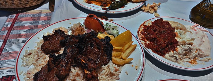 Al Fairouz Restaurants is one of مطاعم.
