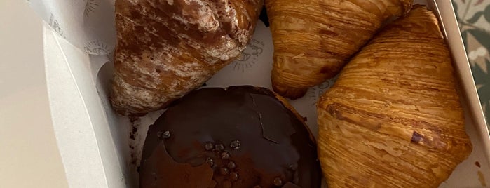 Sant Croi By Albert Roca is one of BARCELONA BAKERY/PASTRIES.