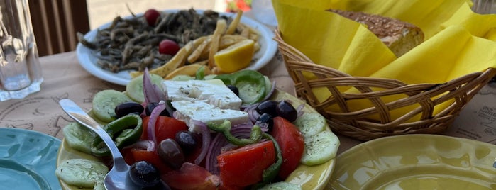Delfinaki Restaurant is one of Naxos.